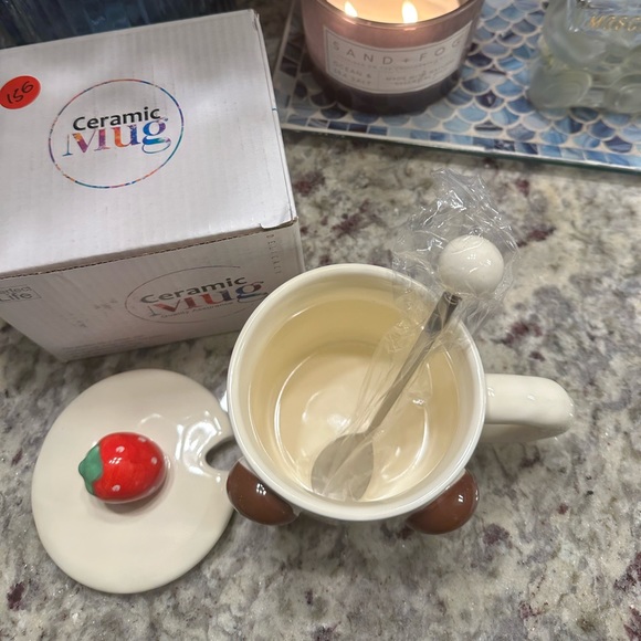 Bear Korean Ceramic Mug with Strawberry Lid & Spoon - Picture 8 of 8